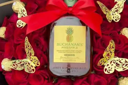 Ramos de rosas con botella