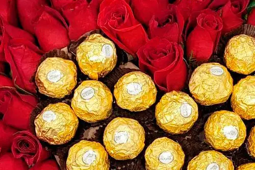 Ramos de rosas con chocolates